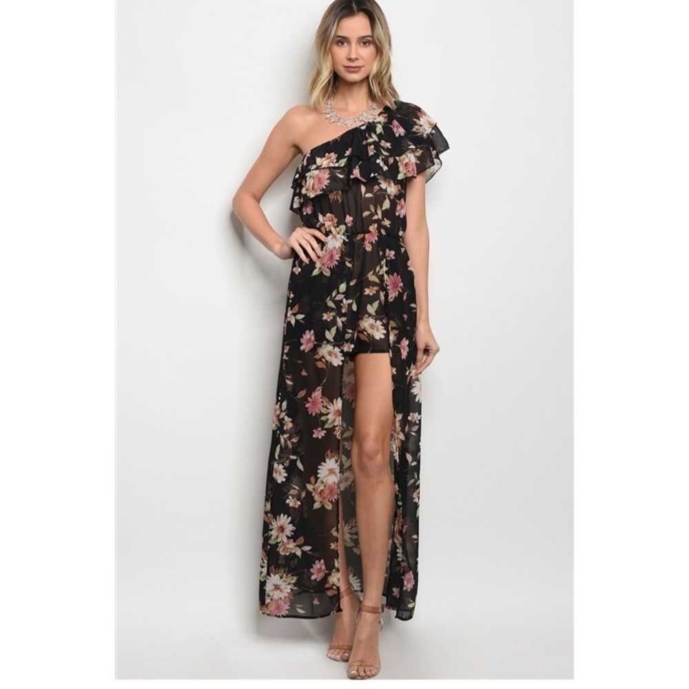 🆕Black floral romper. - Picture 2 of 4